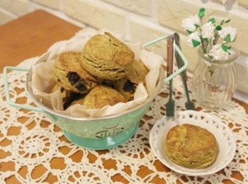 step5: 空氣中散發著迷人的茶香氣~抹茶司康溫暖出爐囉 ♡