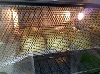 step4: 如焗完見面還未轉色可加多3-5分鐘，但此時要睇火，待轉至金啡色便可以了。