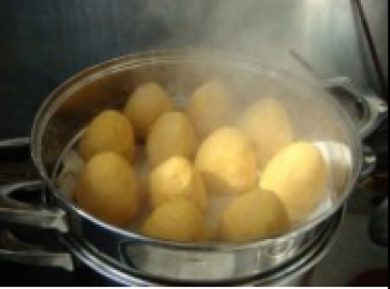 step8: 香噴噴的玉米窩頭出鍋了，等涼了放入冷凍室隨吃隨拿。