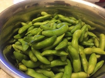 step1: 毛豆洗淨，跟住將毛豆兩端角剪少少(有少少隙就可以,方便入味)