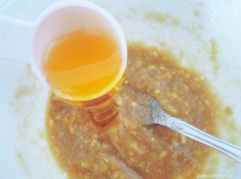 step3: 加入蜂蜜再混合均匀。