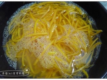 step3: 用冷開水沖幾次將鹽分和黏液洗掉。