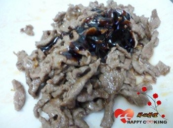 step4: 用一大匙蠔油攪拌均勻
