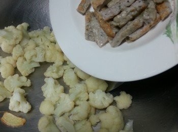 step7: 加入魚條炒勻