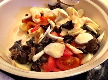 step2: 加入蕃茄炒匀