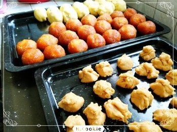 step1: 粉類過篩加入其他材料入攪拌鋼中拌勻後鬆弛20分鐘，可分成20份（單顆一顆為15g）