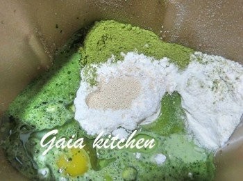 step1: 所有材料放入面包機中攪至完全擴展階段(起薄膜)