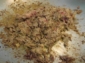 step3: *熱油炒牛肉約9分熟起鍋備用。