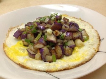 step4: 茄子丁擺上荷包蛋