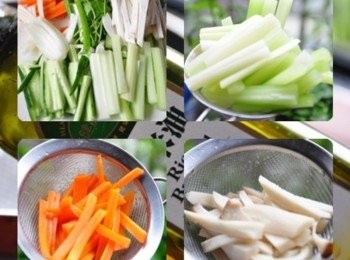step3: 將其備料切成細絲，另外再陸續將西洋芹、紅蘿蔔、杏鮑菇略為川燙