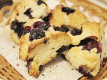 step7: 表面都有爆漿的藍莓汁~~酥酥的樣子就好迷人^^