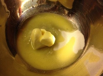 step1: 牛油室溫放軟, 加糖後打電動打蛋器打至發白