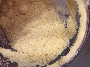step3: 放入食物處理器攪拌成粉狀。