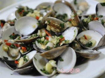 step9: 一盤精緻的油中極品將配料爆香提味，讓新鮮的料理更加美味~