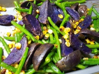 step8: 將法邊豆與紫色新薯拌勻。