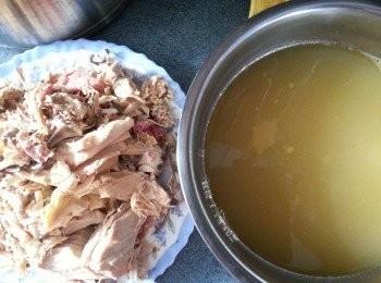 step4: 煮好後隔去湯渣灘凍,放入雪櫃雪約3小時待略為凝固