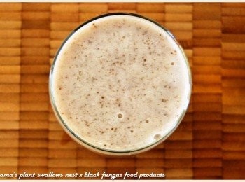 step3: 將已溫熱後的黑木耳牛奶，倒入至玻璃杯中約九分滿。