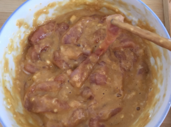 step3: 攪拌均勻，醃製15分鐘左右。