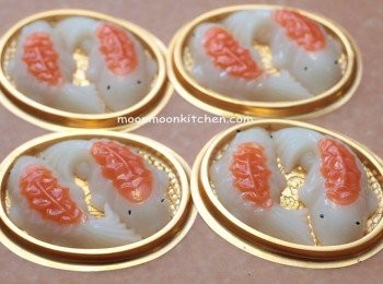 step1: 糯米粉加入澄麵拌勻。