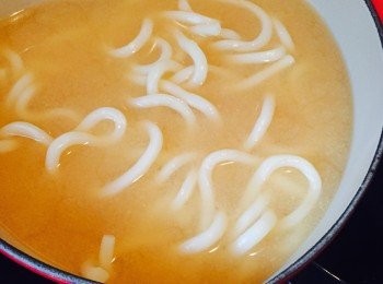 step3: 放烏冬煮至散開或開始變軟。