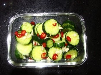 step5: 最後加入芝麻香油調味,放冰箱冷藏30分鐘以上即可享用。