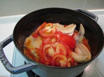 step2: 先熱油鍋煎雞肉