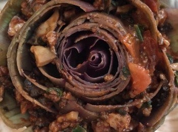 step4: 3. 葉子之間釀入餡料，大火蒸15分鐘。完成。