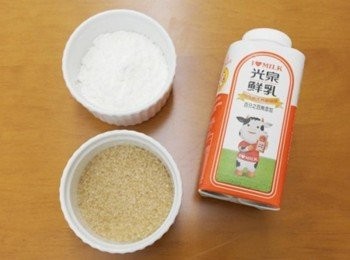 step1: 第一歩先來準備<span class="group_1">奶糊</span>材料~一定要有的光泉鮮乳!! 因為<span class="group_1">奶糊</span>需要冷藏凝固故先提早開始製作~