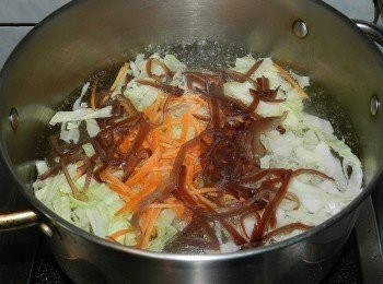 step5: 起一鍋水，將所有配料加入煮開