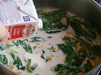 step5: 再加入忌廉及調味料拌勻。