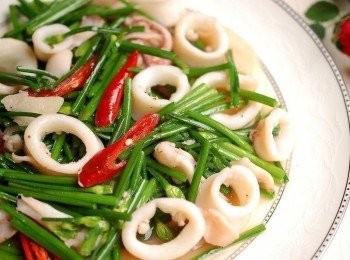 step6: 韭菜花及中捲經過大火炒過,口感非常鮮美喔!