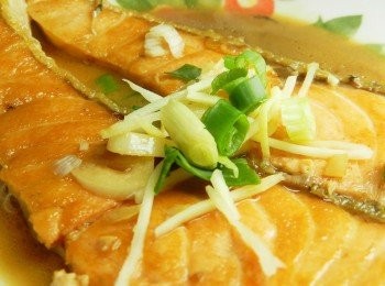 step3: 起鍋後再撒上薑絲跟蔥花~~下飯的一道魚料理~上桌