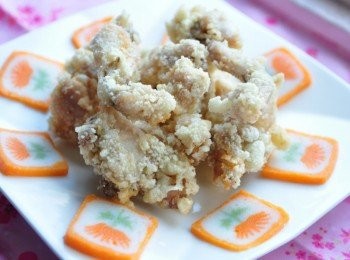 step7: 將酥炸好的田雞擺入盤中