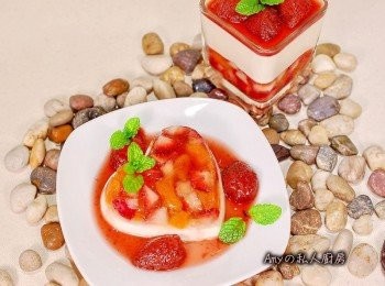 step7: 可用喜歡的愛心造型杯,倒扣在盤子上搭配草莓果醬享用