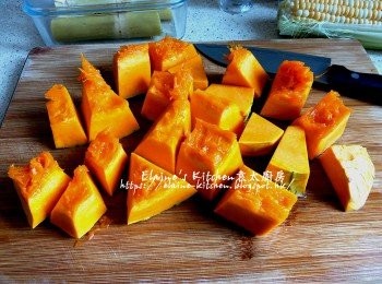step3: 牛蒡斜切成片後用水沖洗及瀝乾 , 南瓜切大件