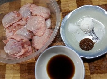 step2: 急凍中<a href="https://bit.ly/3zHU5V3" target="_blank" data-keyword="雞翼" class="guide-link"><strong>雞翼</strong></a> <span style="display:inline-block;vertical-align:middle;margin-top:-3px;color:initial;border-radius:3px;padding:2px 3px;font-size:12px;line-height:14px;background:#87d300;color:#fff;">即買</span> 解凍後手,拆去骨,用醃<a href="https://bit.ly/3zHU5V3" target="_blank" data-keyword="雞翼" class="guide-link"><strong>雞翼</strong></a> <span style="display:inline-block;vertical-align:middle;margin-top:-3px;color:initial;border-radius:3px;padding:2px 3px;font-size:12px;line-height:14px;background:#87d300;color:#fff;">即買</span> 料醃15分鐘以上(拆<a href="https://bit.ly/3zHU5V3" target="_blank" data-keyword="雞翼" class="guide-link"><strong>雞翼</strong></a> <span style="display:inline-block;vertical-align:middle;margin-top:-3px;color:initial;border-radius:3px;padding:2px 3px;font-size:12px;line-height:14px;background:#87d300;color:#fff;">即買</span> 骨可参考TIPS內我的簡易拆<a href="https://bit.ly/3zHU5V3" target="_blank" data-keyword="雞翼" class="guide-link"><strong>雞翼</strong></a> <span style="display:inline-block;vertical-align:middle;margin-top:-3px;color:initial;border-radius:3px;padding:2px 3px;font-size:12px;line-height:14px;background:#87d300;color:#fff;">即買</span> 骨片段)