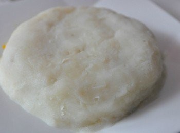 step5: 馬鈴薯塑型成一個扁圓形