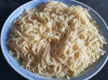 step1: 伊麵出水汋至軟身備用