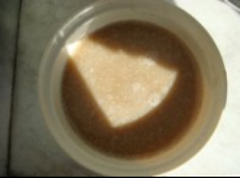 step4: 將豆渣紅糖放溫水和一起；