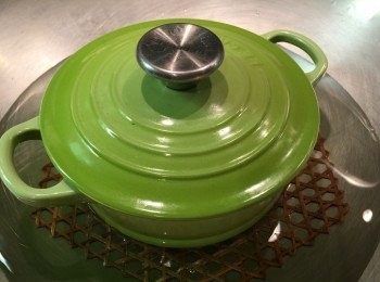 step7: 蒸好後不開蓋，吃時才打開蓋享用。