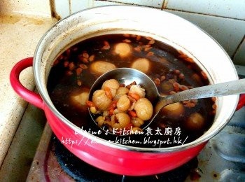 step9: 最後加入片糖及杞子拌勻 , 轉用中火煮至片糖完全溶掉後熄火焗20分鐘即可