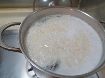 step7: 另起鍋燙熟麵線