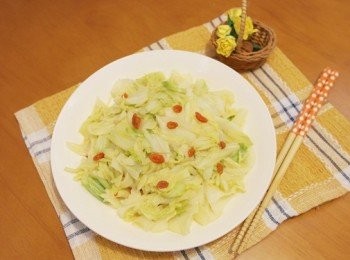 step3: 簡單炒一下「枸杞高麗菜」清爽上桌。