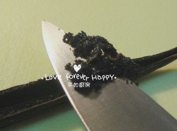 step2: 以小刀挖出雲呢拿籽