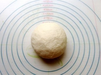 step14: [原色水餃皮]製作方式請參考:(菠菜水餃皮)。