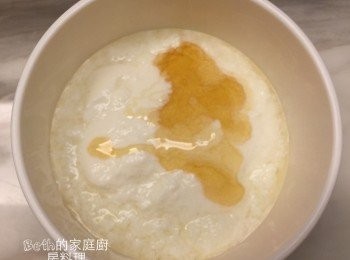 step1: 優格與蜂蜜拌勻