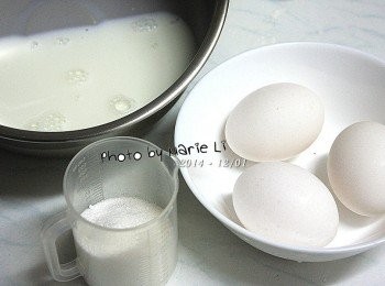 step5: 準備《餡料》<span class="group_1">食材</span>：

雞蛋打散備用。
烤箱可先開始預熱 180度。