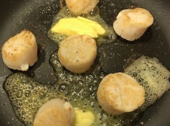 step2: 最後加上半塊牛油, 及日本醬油. 完成.