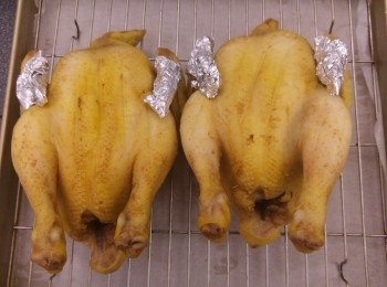 step9: 焗雞最好每十分鐘轉一轉位置和底面反轉,焗製時間要自行目測。