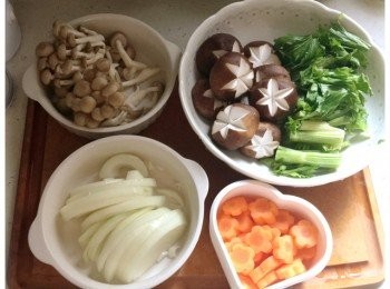 step1: 先將所有蔬菜洗淨，切好備用。